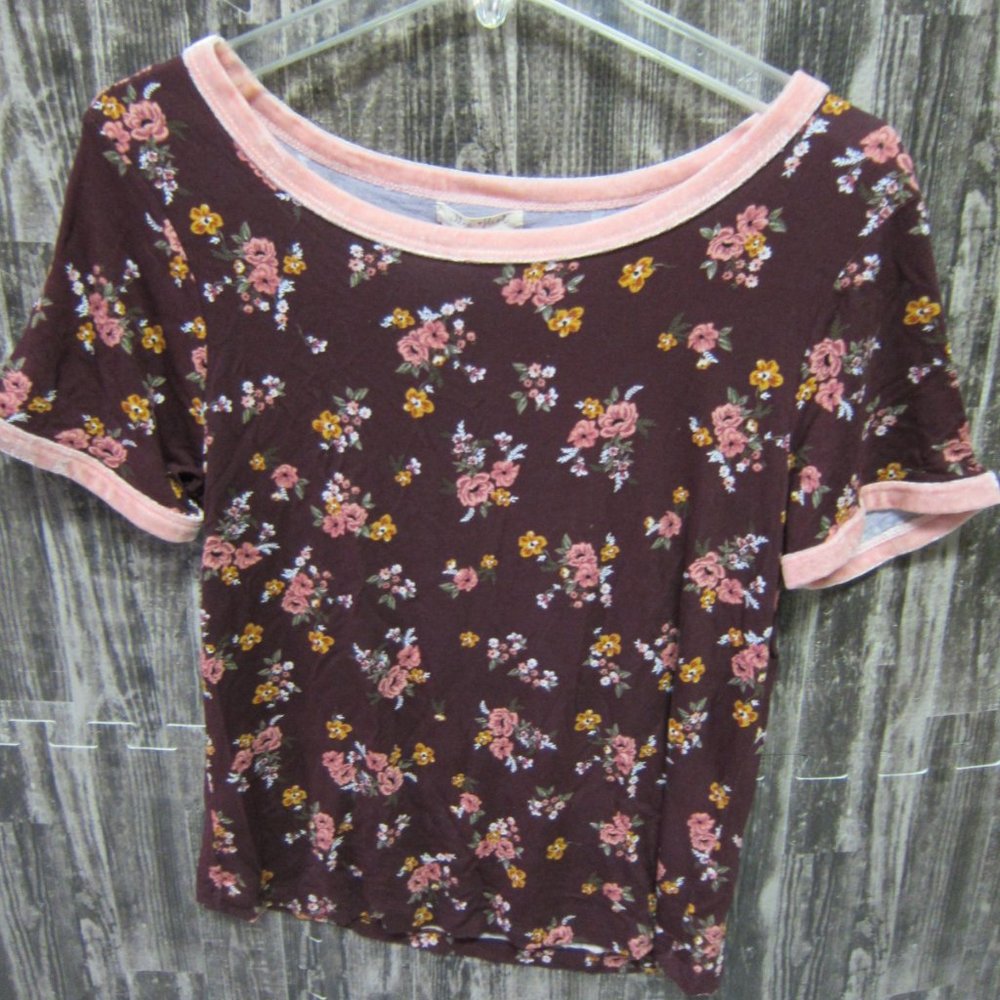 NWT Ultra Flirt Women's SS Print/Velvet Trim Top
